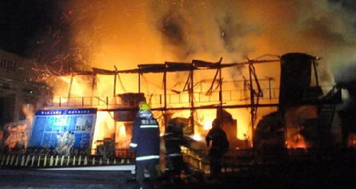 學校工棚突發大火 消防官兵成功撲救