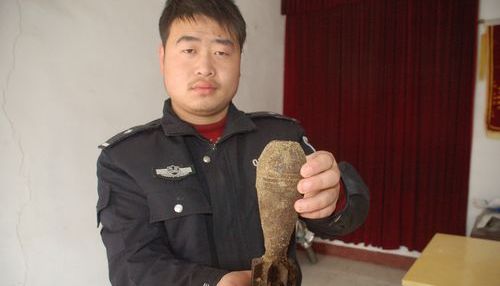 楊斜鎮一村民挖出炮彈
