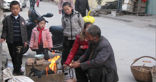 商洛：路邊又聞爆米香