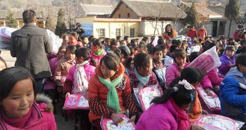 陜西嘉宏愛心基金進(jìn)行幫扶救助和愛心捐贈活動