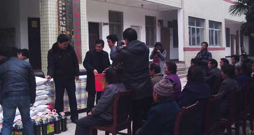 商南縣合舉辦“為困難家庭、困難老人送溫暖”活動