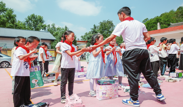 心愿漂流瓶，為900名山區(qū)留守兒童圓夢