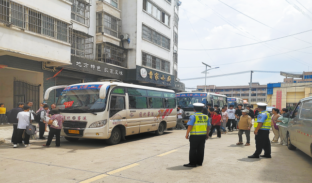 警車護送平安趕考