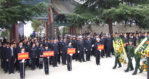 商州政法系統舉行清明節祭掃革命烈士墓活