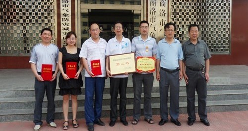 業務競賽奪冠，鮮花迎“狀元”