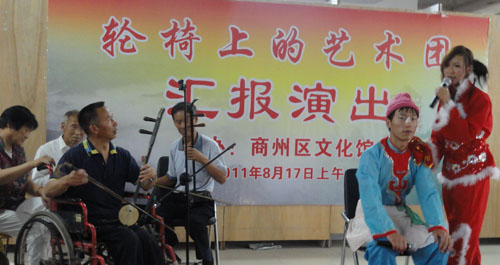 “欣欣向榮藝術(shù)團(tuán)”進(jìn)城演出