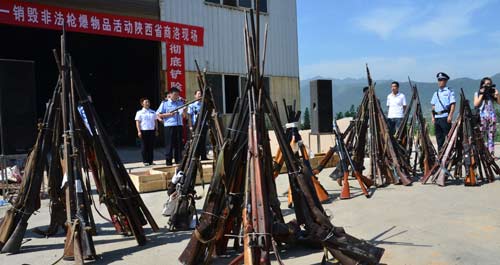 商洛公安機(jī)關(guān)銷毀一批非法槍爆物品