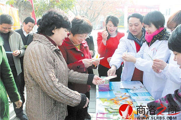 市委常委、宣傳部部長劉淑慧，市委常委、組織部部長劉榮賢參加市直機關黨員干部志愿服務活動