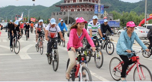 商洛機關干部職工響應環保“美麗商洛，綠色出行”倡議