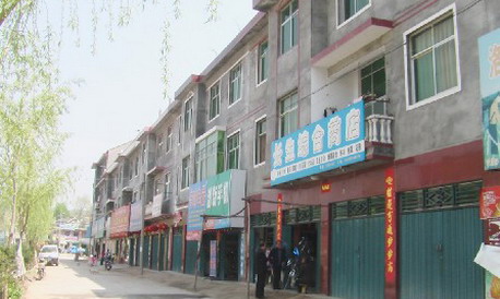 改善群眾生產(chǎn)生活環(huán)境，提升小城鎮(zhèn)建設水平