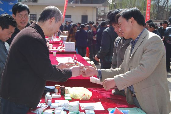 技術(shù)人員講解辨別真假藥品知識(shí).jpg