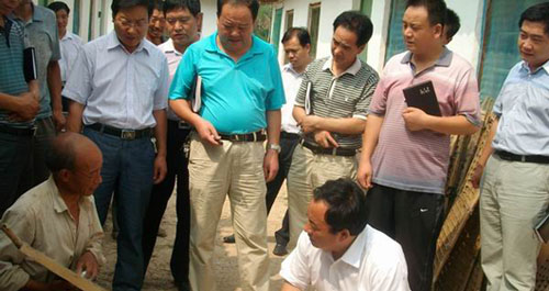 縣委書記雷二虎來景村調研主導產業