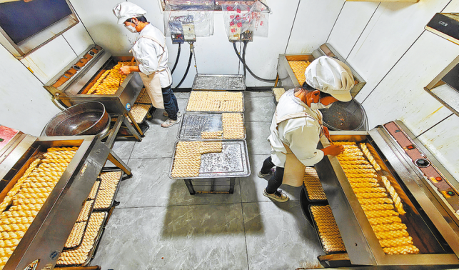 線上線下聯(lián)動 麻花走俏市場