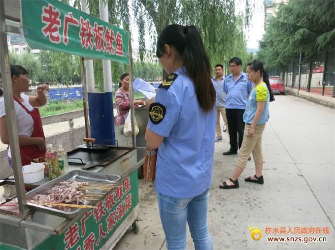 干佑街辦開展學校周邊食品安全環境整治.JPG