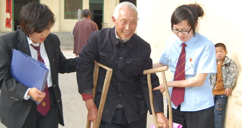 紅歌在敬老院唱響