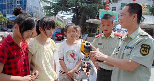 洛南縣消防中隊開展消防知識宣傳活動