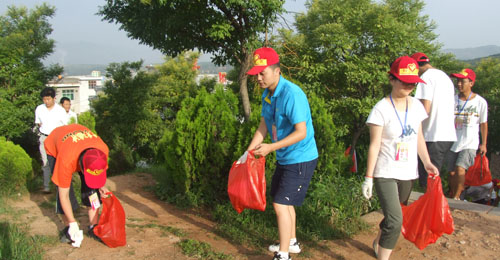 丹鳳由中學生組成的創衛志愿者服務隊成立
