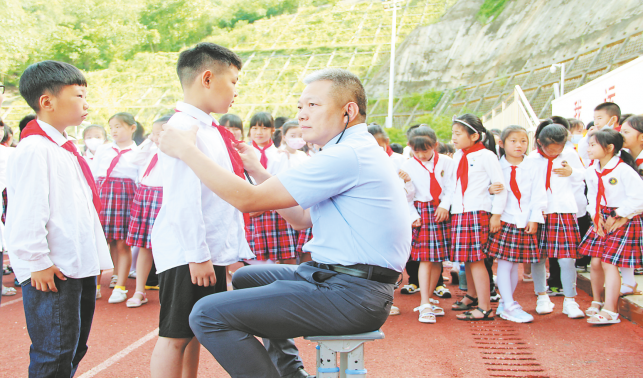 南京醫(yī)療專家團隊為柞水縣1.4萬名小學生免費篩查先心病